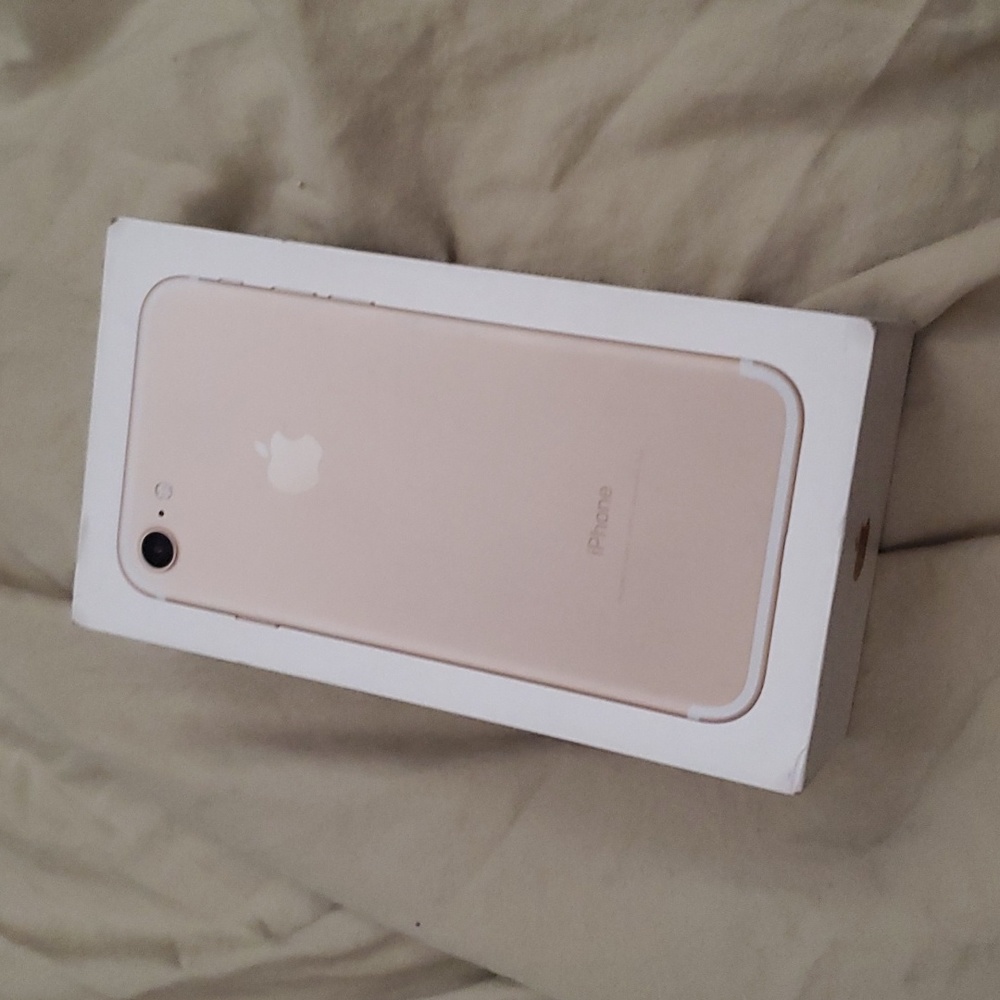 IPhone 7 box